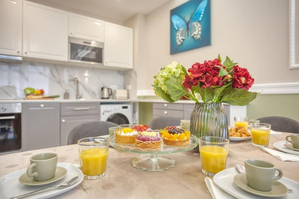 Charming Apart New 2 Bedrooms With Aircon Parijs Buitenkant foto