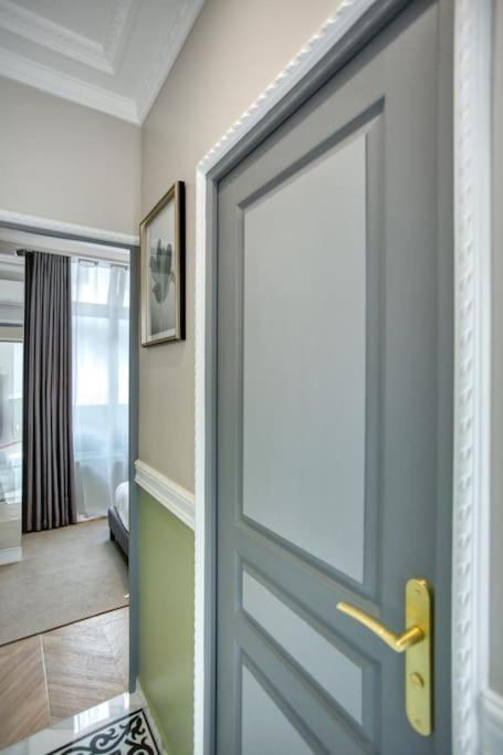 Charming Apart New 2 Bedrooms With Aircon Parijs Buitenkant foto