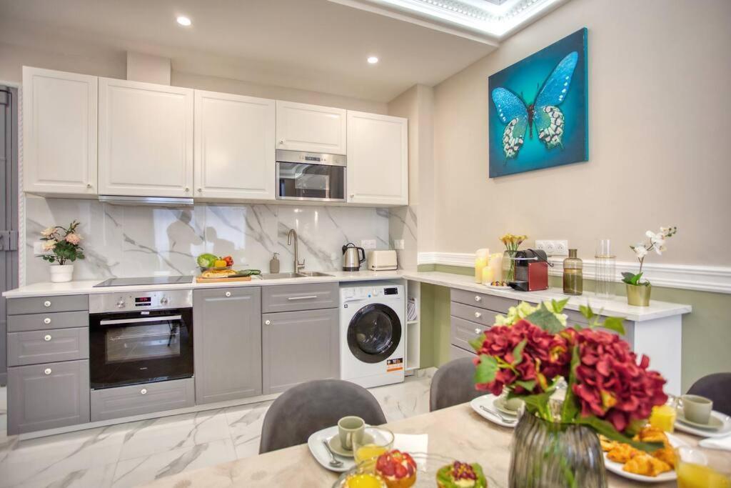 Charming Apart New 2 Bedrooms With Aircon Parijs Buitenkant foto