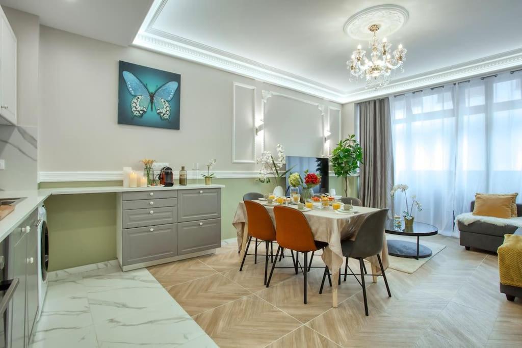 Charming Apart New 2 Bedrooms With Aircon Parijs Buitenkant foto
